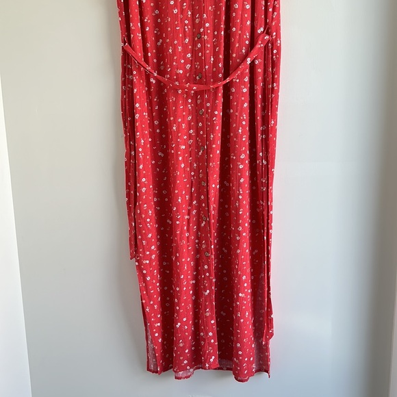 SADIE & SAGE | Long V-Neck Floral Dress with Belt and Pockets - Picture 2 of 10